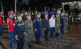 Accidente de avión militar en Colombia deja 69 muertos; Petro cuestiona operaciones antidrogas y el estado de la aeronave