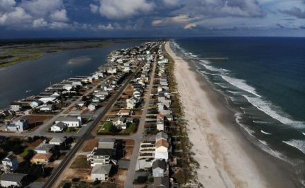 Miles de personas abandonan sus hogares ante la llegada del huracán “Florence”