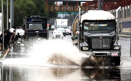 Tres árboles caídos y 12 encharcamientos, saldo por lluvias este viernes en CDMX