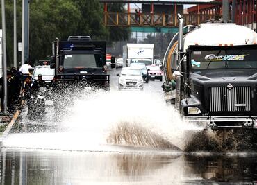 Tres árboles caídos y 12 encharcamientos, saldo por lluvias este viernes en CDMX