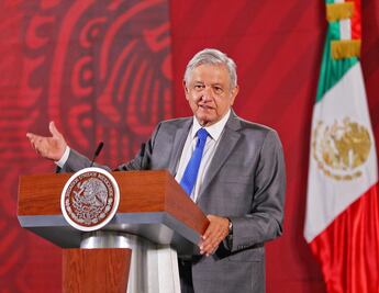 AMLO defiende plan de apoyos con mensaje del Papa Francisco