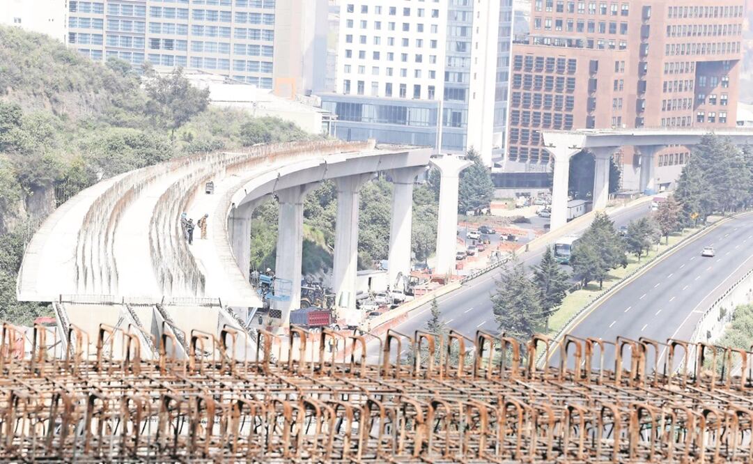 Otra de las obras que se realiza con recursos federales es la construcción del Tramo III del Tren Interurbano, que va del Portal Oriente de la autopista México-Toluca a Observatorio, cuya inversión se estipuló en 16 mil 781 millones 651 mil 74 pesos. 