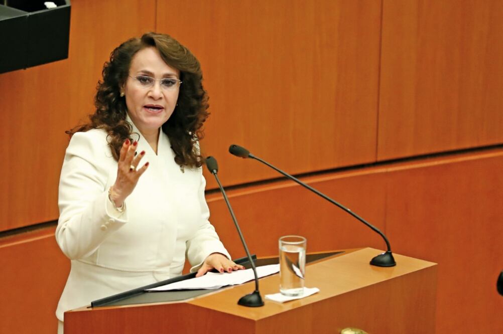 La coordinadora del PRD en el Senado, Dolores Padierna, dijo que el dependiendo lo que se analice el sábado determinará su salida (ARCHIVO EL UNIVERSAL)