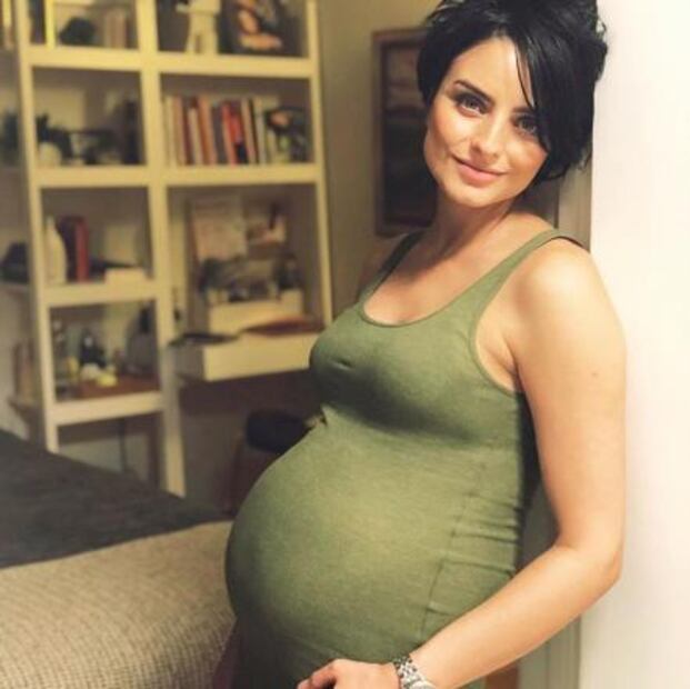Aislinn Derbez luce 14 kilos de más por su embarazo 