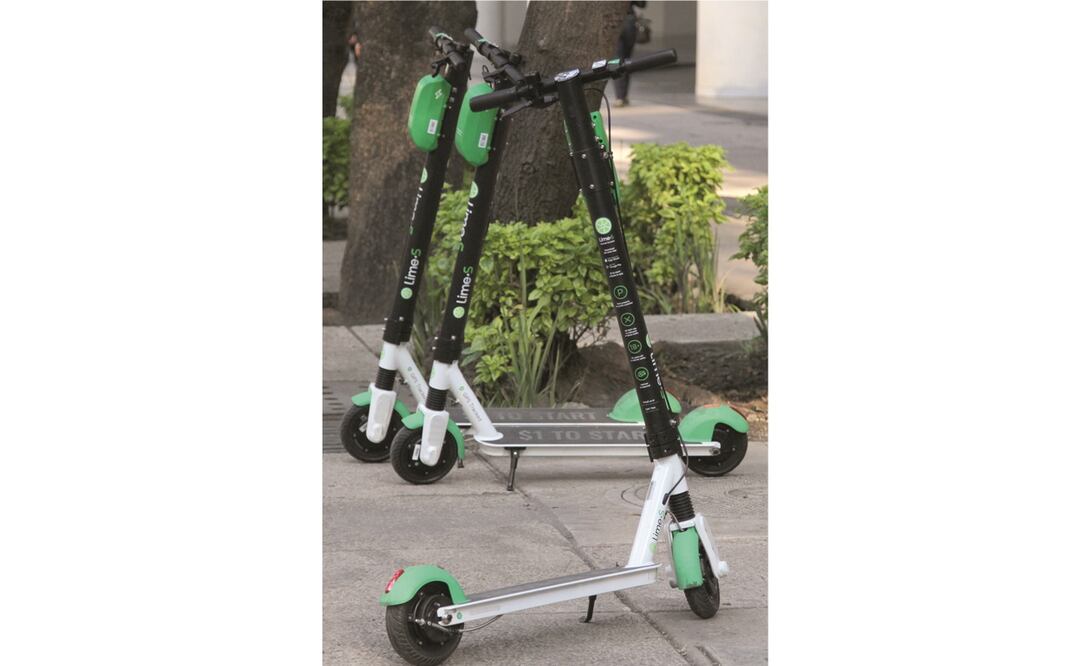 La Secretaría de Movilidad (Semovi) trabaja en la conformación de lineamientos para la operación de los scooters y bicicletas sin anclaje. (ARIEL OJEDA. EL UNIVERSAL)