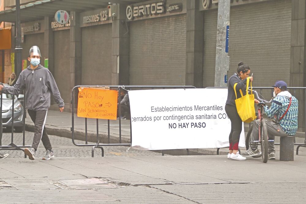 Los negocios mercantiles que reanudarán actividades en el primer cuadro de la Ciudad deberán operar únicamente en modalidad para recoger productos con citas, vía telefónica o en línea, con el objetivo de evitar que se formen filas. Foto: CARLOS MEJÍA