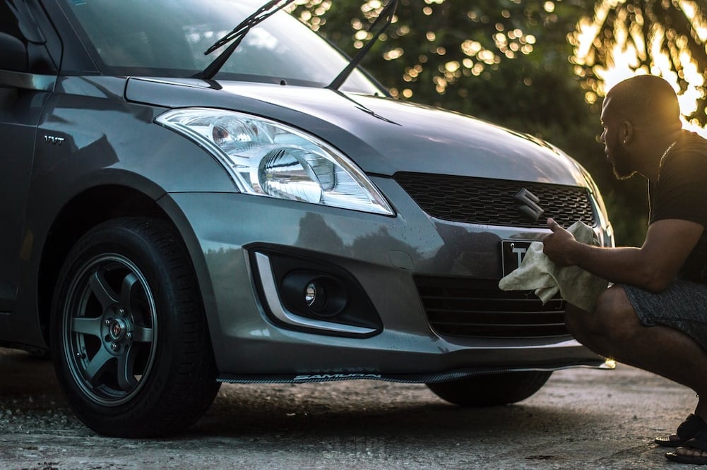 El lavado frecuente del auto impide daños en la pintura / Foto: Unsplash
