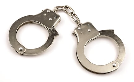 Arrestan a tres por asaltar camión en Toluca