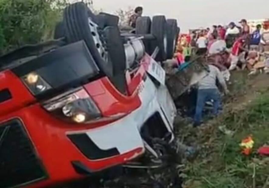 Reportan nueva rapiña de cervezas tras volcadura de tráiler, ahora en Campeche