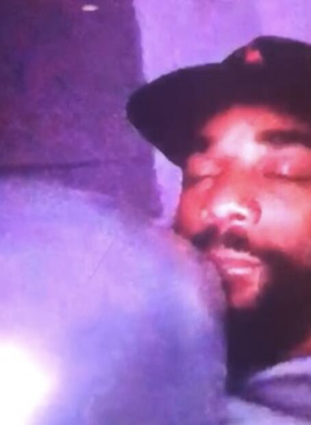 Futbolista del Arsenal es captado consumiendo drogas