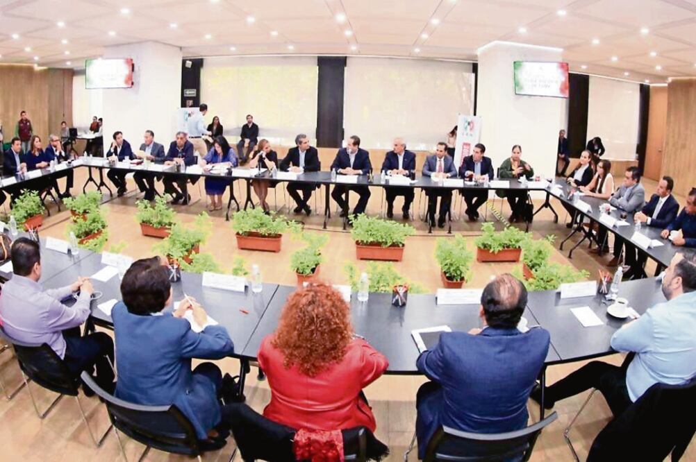 La dirigencia del PRI analiza el sistema de selección de sus abanderados y de acuerdo a sus estatutos, tiene tres métodos de elección a escoger (PRI)