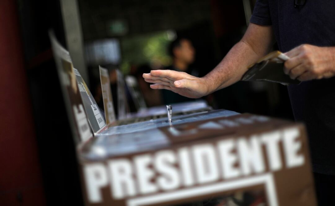 Man casting his vote during the 2018 presidential election in Mexico – Photo: Edgard Garrido/ REUTERS