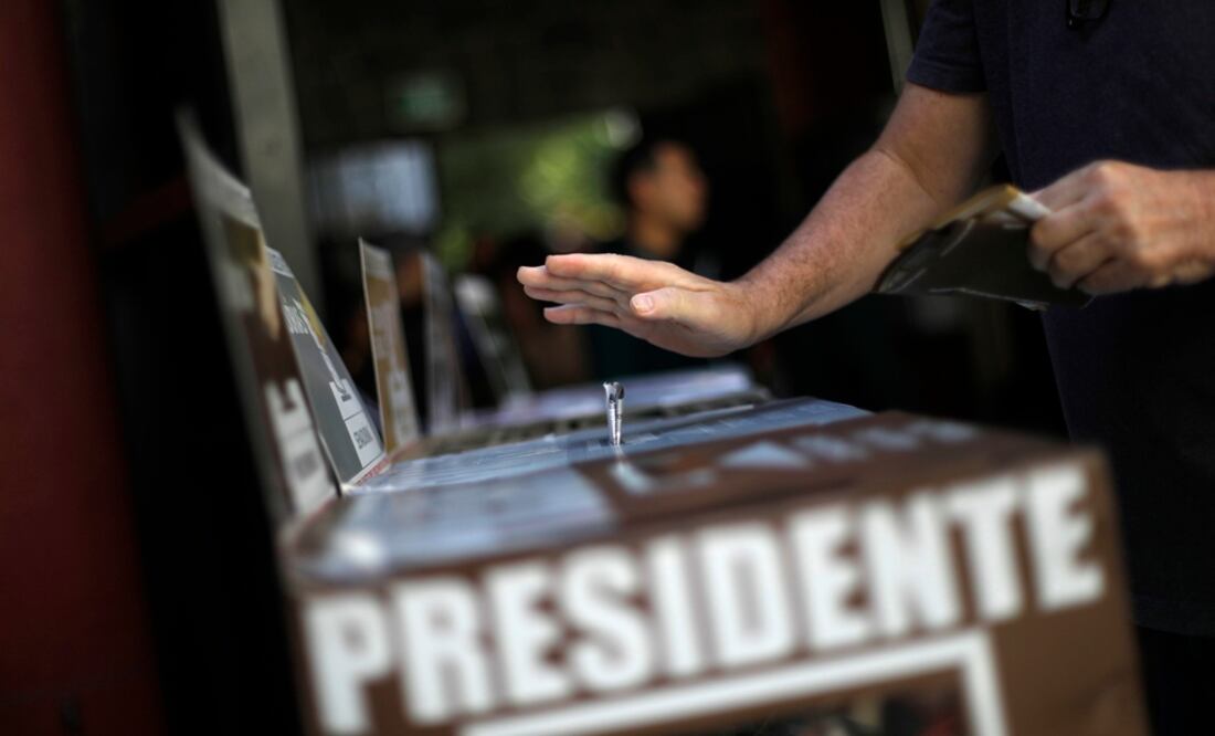 Man casting his vote during the 2018 presidential election in Mexico – Photo: Edgard Garrido/ REUTERS