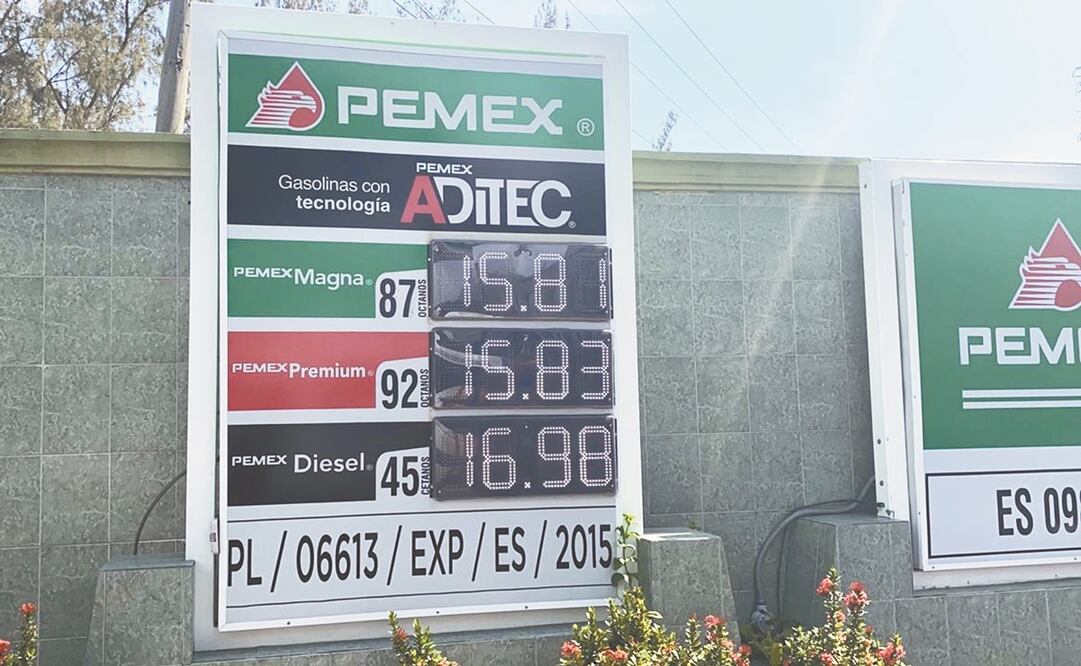 El precio de la gasolina en algunas estaciones en Veracruz fue el más barato en el país, por lo que clientes llenaron las gasolinerías. Foto: PATRICIA MORALES. EL UNIVERSAL