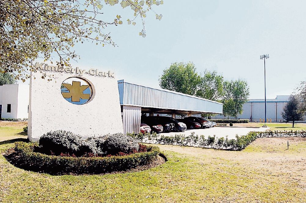 Para entender el nivel de rentabilidad de Kimberly-Clark se debe considerar que sus pasivos totales son 12.21 veces el tamaño de su capital, dice el reporte (ARCHIVO EL UNIVERSAL)