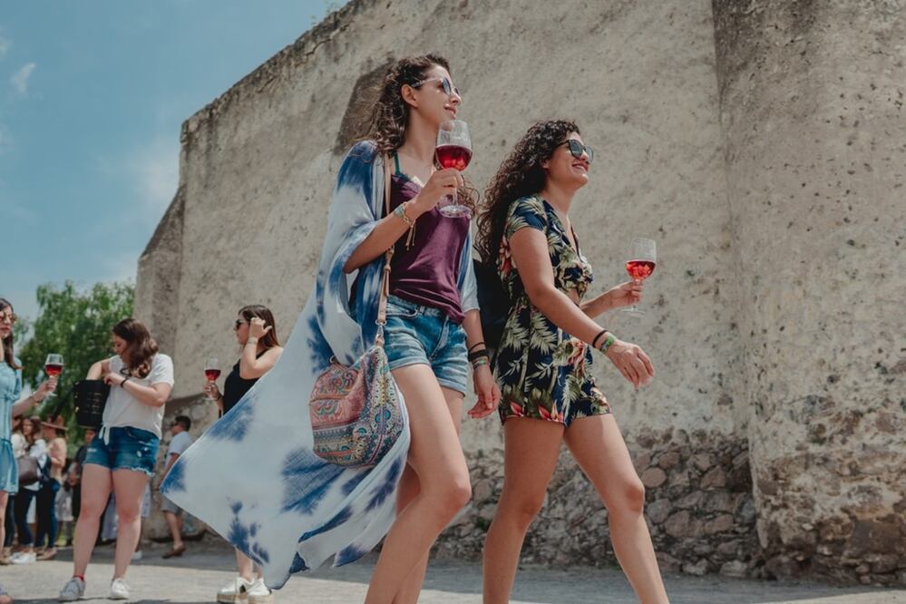 Durante el recorrido podrás hacer una degustación de vinos. Foto: Cortesía Hacienda Atongo
