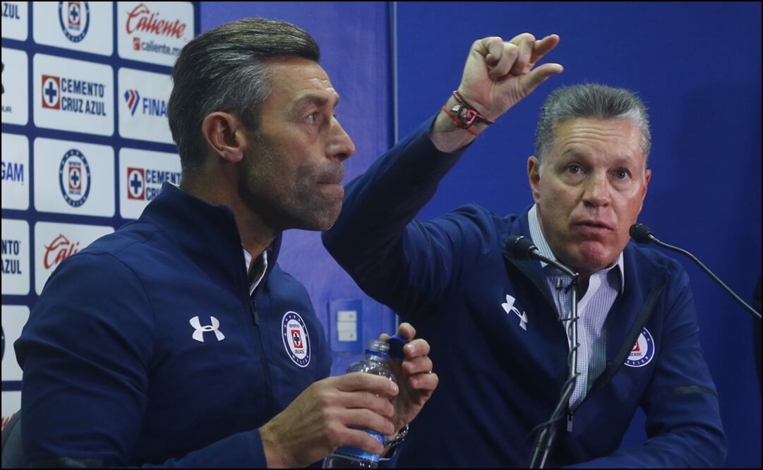 Pedro Caixinha y Ricardo Peláez en conferencia en La Noria. Foto: Imago7