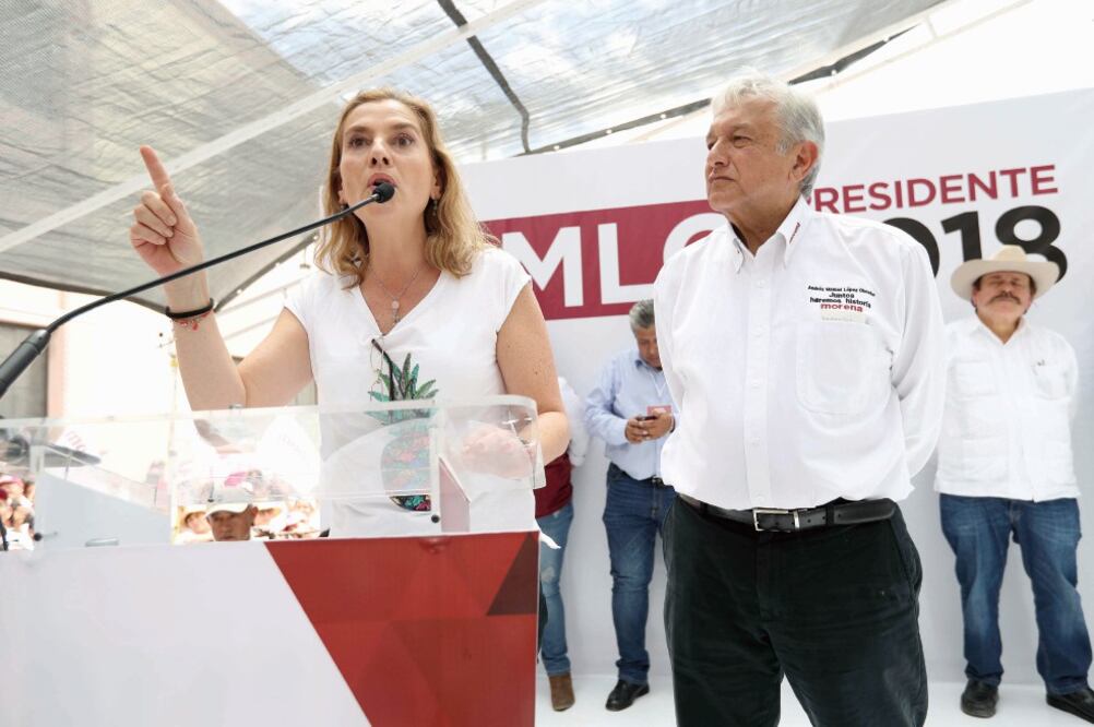 Beatriz Gutiérrez Müller, esposa de Andrés Manuel López Obrador, candidato de la alianza Juntos Haremos Historia, habló del legado de Francisco I. Madero y llamó a defender la democracia, durante un mitin en Durango (VALENTE ROSAS. EL UNIVERSAL)