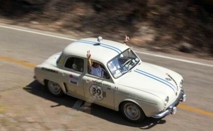 Renault presenta al campeón del Rally Maya 2015