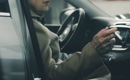 Cómo eliminar el olor a cigarro del auto