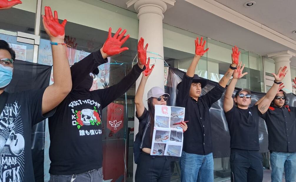 A esta protesta, se sumaron 50 personas más entre ellas, madres buscadoras, activistas sociales y ciudadanía en general.
Foto: Sandra Tovar