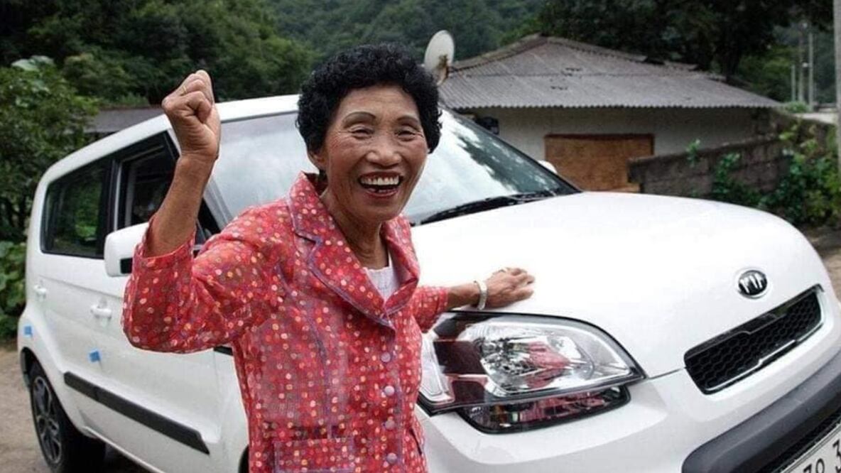Cha Sa-soon es una señora que tardó 3 años en conseguir su licencia para conducir.