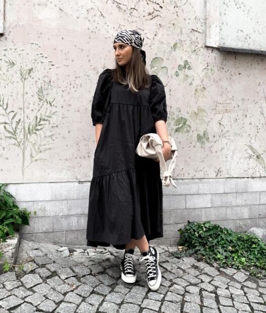 Cómo vestir de negro sin morir del calor en verano