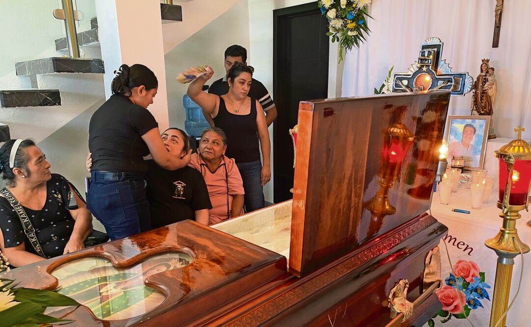 Familiares del empresario Antonio Magaña, quien el viernes cumplió 36 años, velaron su cuerpo. Foto: Luma López / EL UNIVERSAL