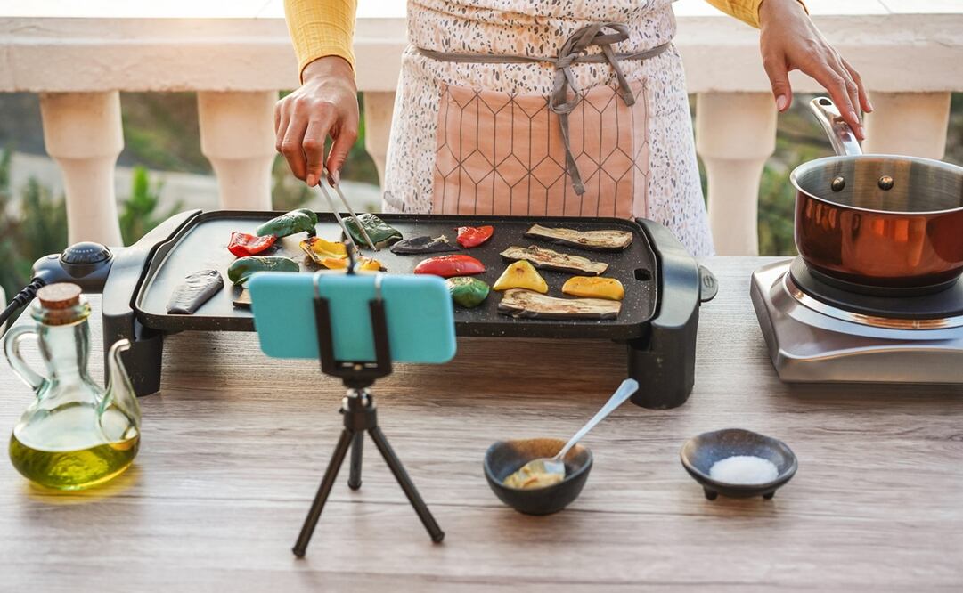 Las aplicaciones que te sugerimos te muestran, paso a paso, cómo realizar todo tipo de platillos y postres. Foto: Istockphoto