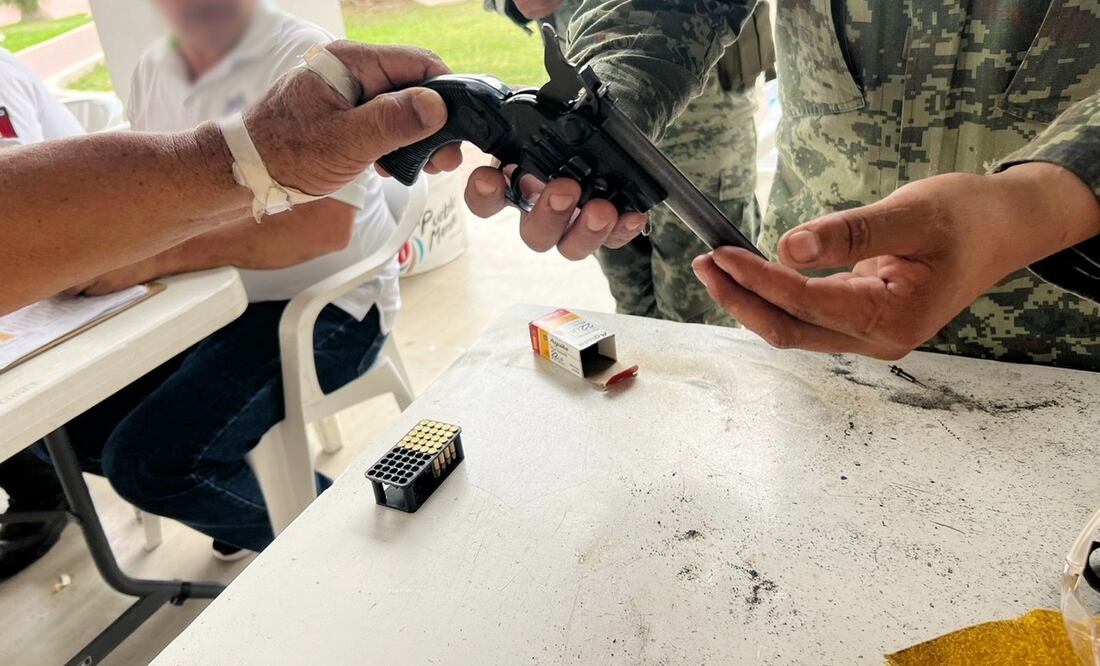 Intercambio de armas de fuego y cartuchos por dinero en efectivo de manera anónima y voluntaria. Foto: Especial