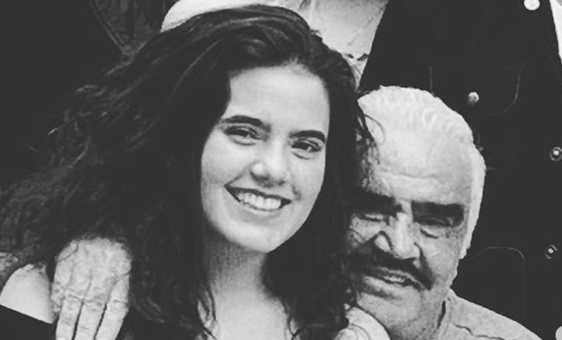 Camila y u abuelo Chente. Foto: Instagram