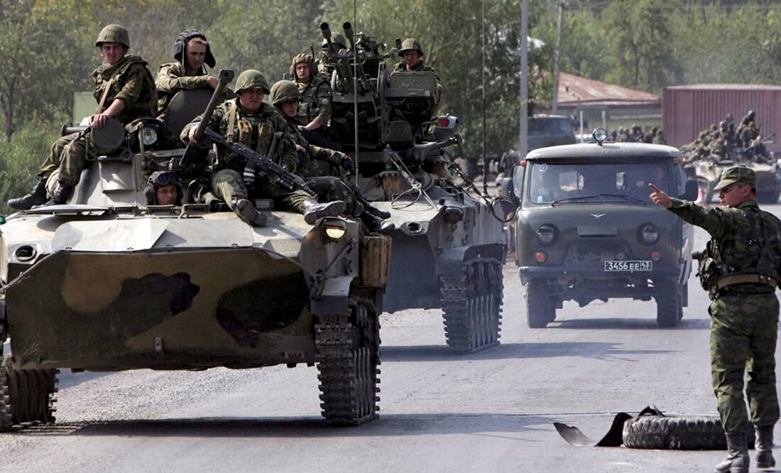 Imagen de tropas rusas que se trasladaban desde Tskhinvali hacia Rusia cerca de la aldea de Dzhava, Ossetia del Sur, Georgia en 2008. Foto: Maxim Shipenkov/EFE