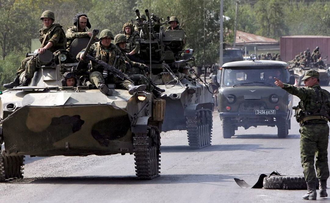 Imagen de tropas rusas que se trasladaban desde Tskhinvali hacia Rusia cerca de la aldea de Dzhava, Ossetia del Sur, Georgia en 2008. Foto: Maxim Shipenkov/EFE