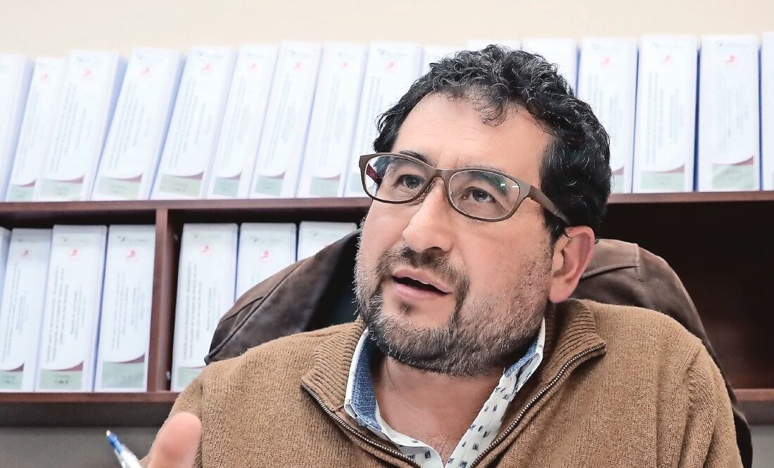 El comisionado para la Reconstrucción, César Cravioto, refirió que otro de los cambios en es el trato con los damnificados, a quienes recibe diariamente a las 8:30 de la mañana. Foto: LUCÍA GODÍNEZ. EL UNIVERSAL