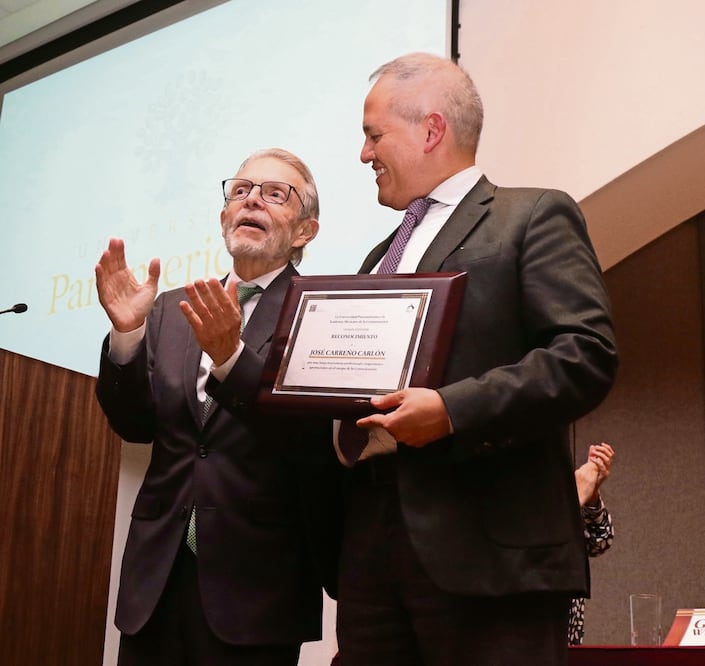 La Universidad Panamericana reconoció a José Carreño. Foto: Carlos Mejía / EL UNIVERSAL