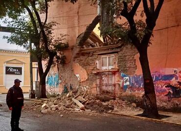 Colapsa estructura de edificio antiguo en calles del centro de Toluca