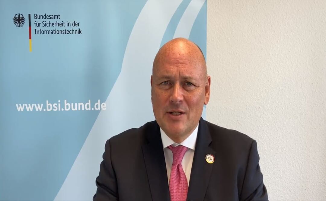 FOTO: Captura de pantalla / Twitter @ArneSchoenbohm