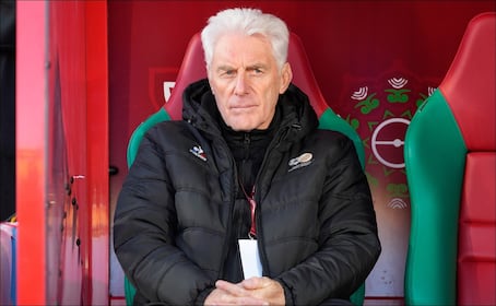 Técnico de Sudáfrica, rival de México, estalla contra el ambiente de la Copa Africana