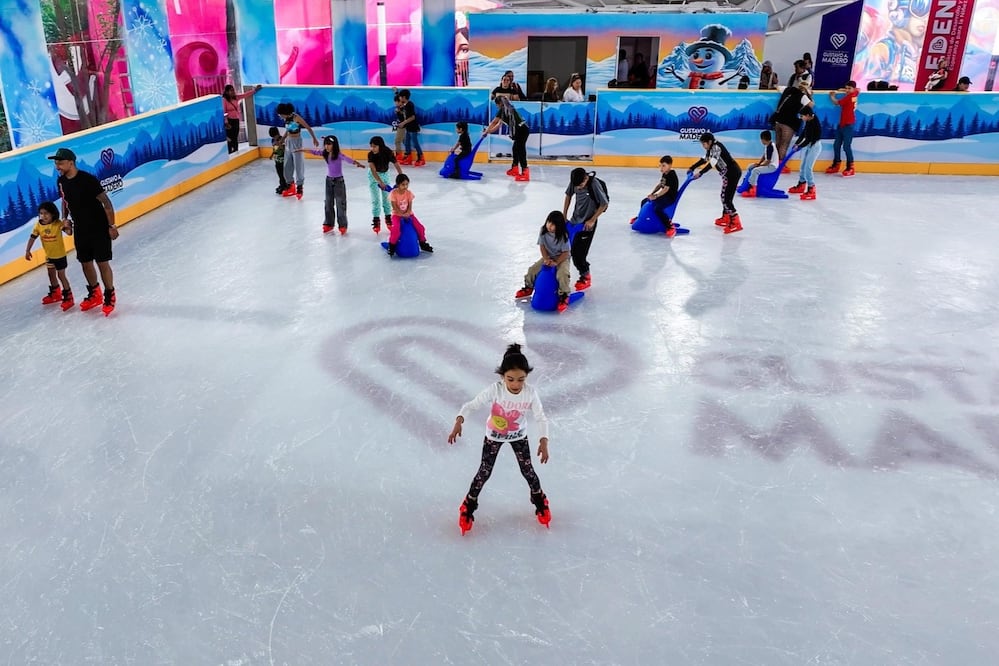 En esta pista se pueden tomar clases de patinaje para principiantes. Foto: Facebook Alcaldía Gustavo A. Madero