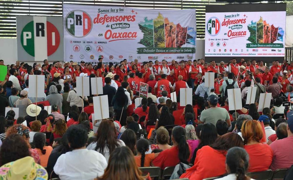 Toma de protestar a más de 170 Defensores de México del Partido Revolucionario Institucional (PRI) en Oaxaca, el 15 de agosto de 2026. Foto: X @PRIOaxaca_