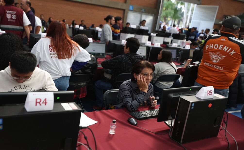 "Mejor invertir una vez"; continúa expedición de licencias permanentes en la Sala de Armas de La Magdalena Mixhuca. Foto: Diego Simon