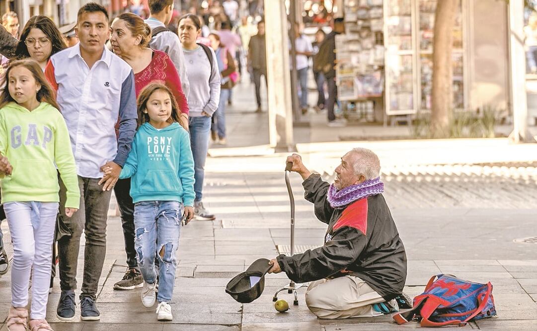 La mendicidad forzosa significa obligar a una persona a pedir limosna, recurriendo a la amenaza, el engaño u otras formas de coacción. Fotos: GERMÁN ESPINOSA / EL UNIVERSAL
