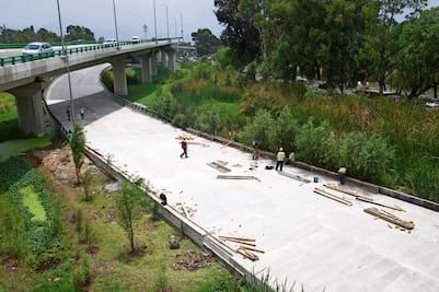 Rehabilitan puente vehicular de Cuemanco afectado por las lluvias