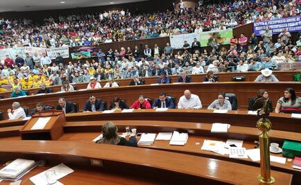 Entre gritos y abucheos, aprueban presupuesto 2019 en Sinaloa