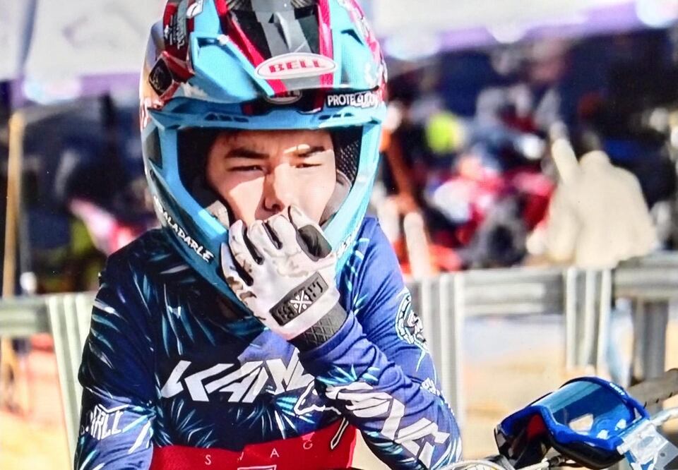 Mateo superó un delicado problema de salud hace siete años para poder competir en motocross.