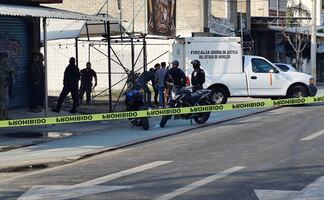 Enfrentamiento entre personas armadas, posible origen de masacre en bar de Morelos, indican autoridades; realizan investigaciones