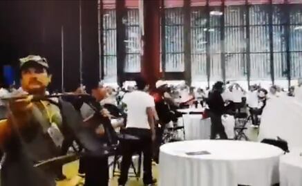 Foro en Guerrero termina en "sillazos" entre maestros