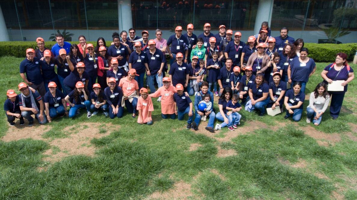 Por sus hijos, padres del Rébsamen ayudan a damnificados