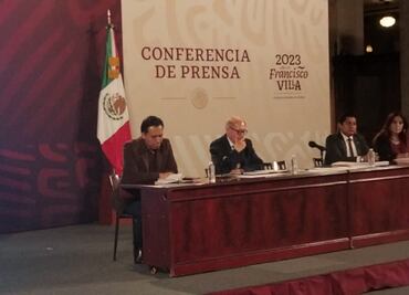 "¡Lo logramos!, hoy es un día festivo", dice la SEP en su vespertina sobre libros de texto