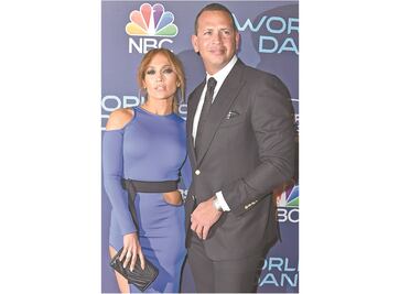 JLo y Alex Rodríguez se comprometen en fiesta lujosa